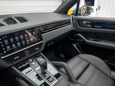Certified 2022 Porsche Cayenne image 39