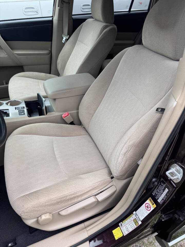 Used 2013 Toyota Highlander 4WD w/ Cold Weather Pkg image 12