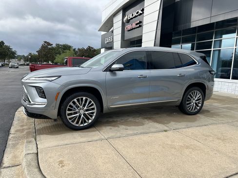 New 2025 Buick Enclave Avenir w/ Super Cruise Package image 4