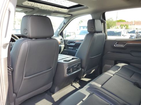 Used 2025 GMC Sierra 1500 Denali w/ Denali Reserve Package AWD/4WD image 10