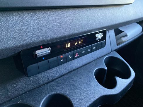 Used 2021 Mercedes-Benz Sprinter 2500 image 47