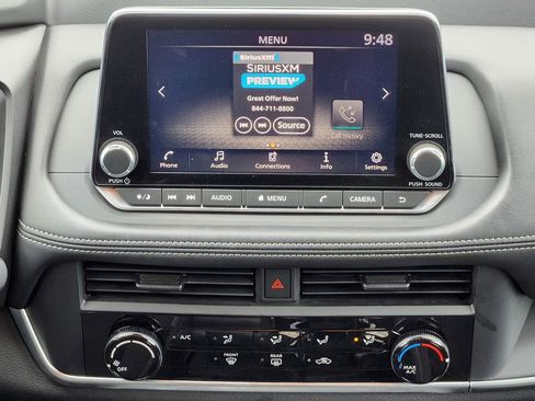 Used 2024 Nissan Rogue S AWD/4WD image 18