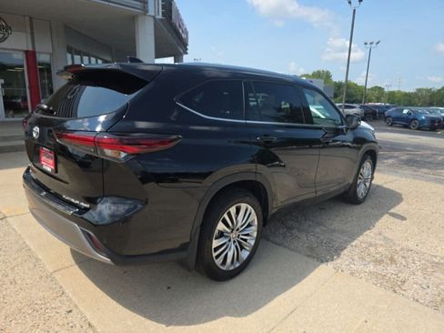 Used 2026 Toyota Highlander Platinum AWD/4WD image 3