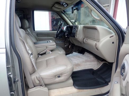 Used 1999 Chevrolet Tahoe Z71 w/ Preferred Equipment Group image 26