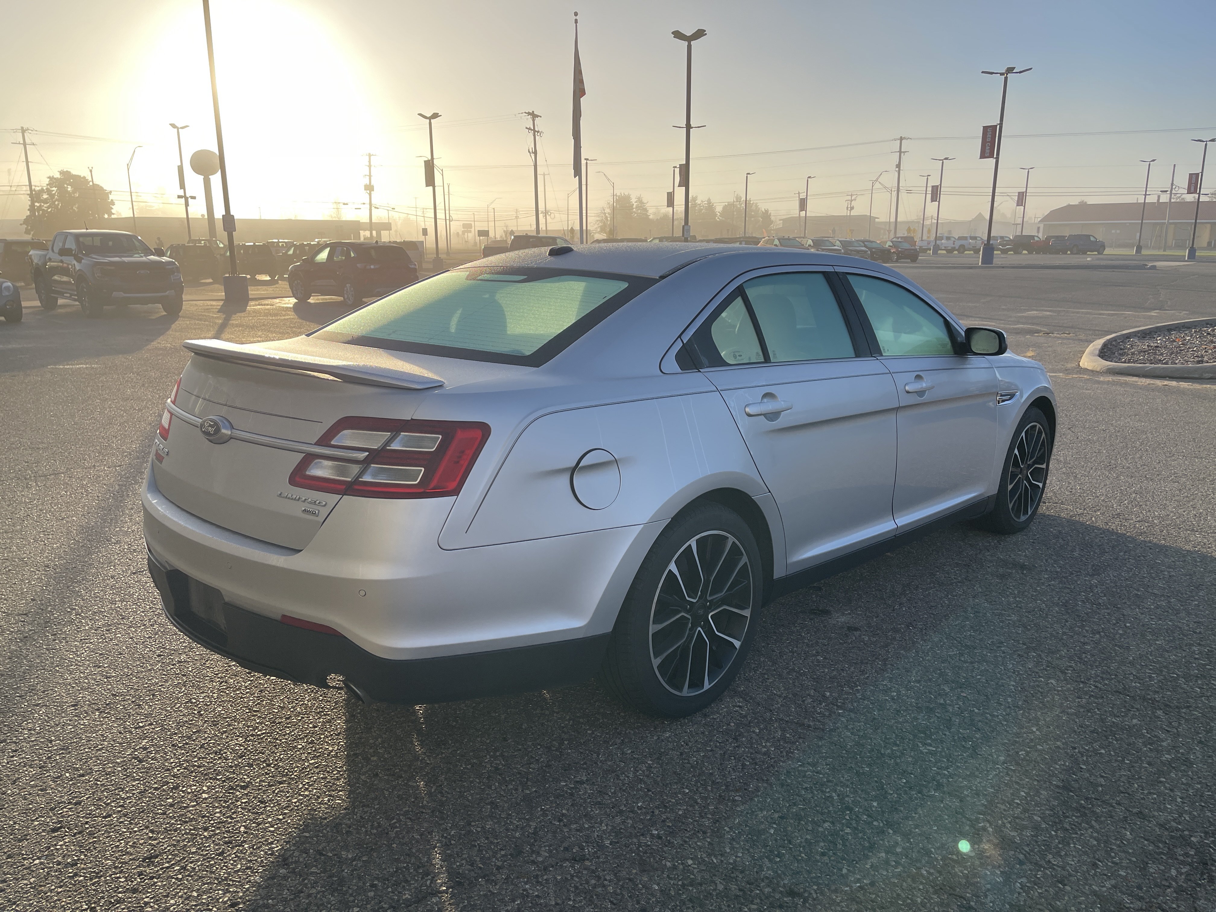 Used 2019 Ford Taurus Limited AWD/4WD image 4