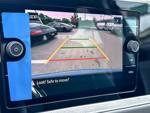 New 2026 Volkswagen Taos SE image 18