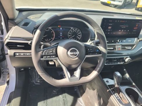 Used 2024 Nissan Altima 2.0 SR image 30
