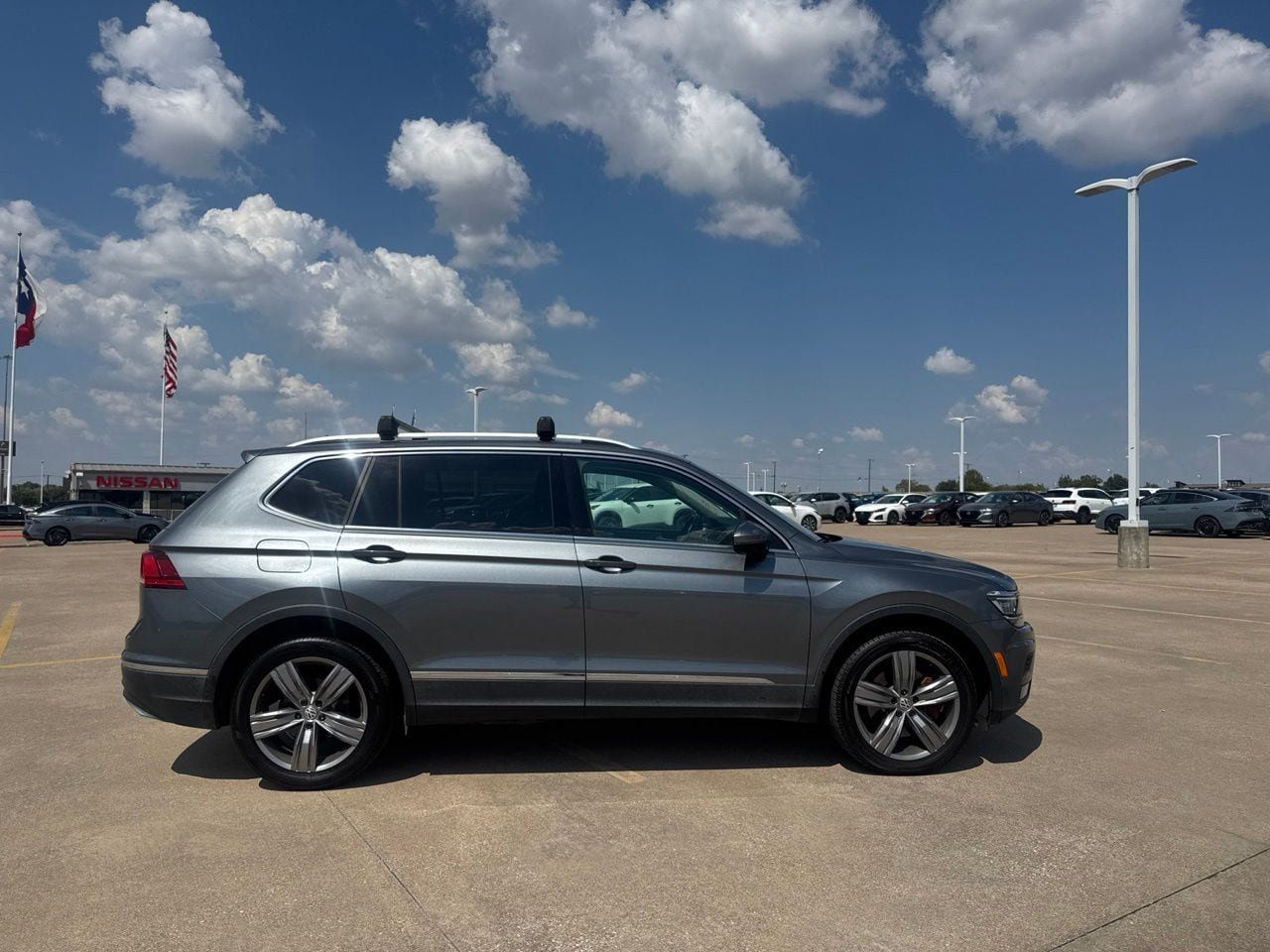 Used 2018 Volkswagen Tiguan SEL Premium FWD image 27