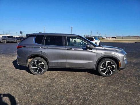 Used 2022 Mitsubishi Outlander SE image 6