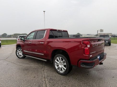 Used 2025 Chevrolet Silverado 1500 High Country AWD/4WD image 7