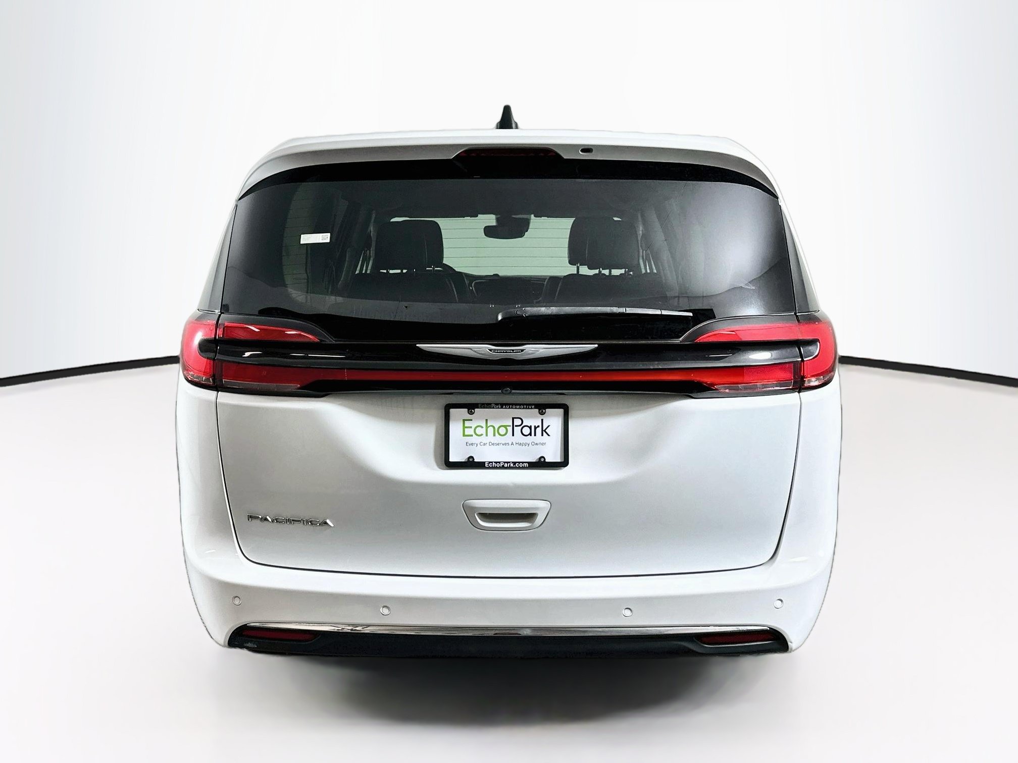 Used 2023 Chrysler Pacifica Touring-L FWD image 7