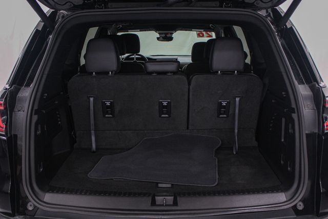 Certified 2026 GMC Acadia Elevation w/ Elevation Premium Package AWD/4WD image 10