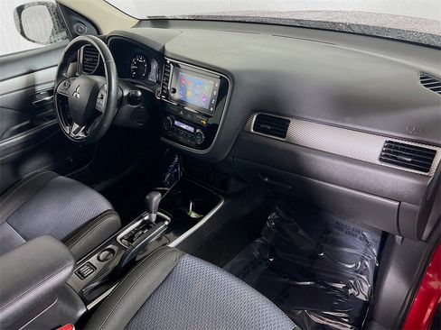 Used 2018 Mitsubishi Outlander SE image 25