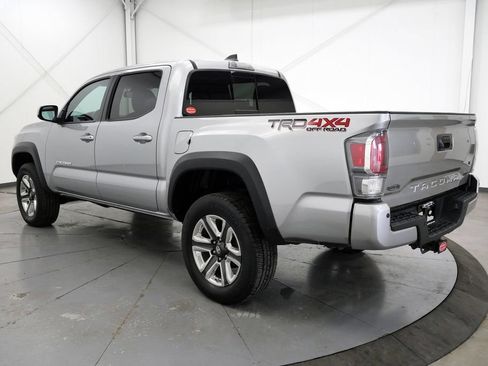 Used 2022 Toyota Tacoma TRD Off-Road w/ Technology Package AWD/4WD image 5