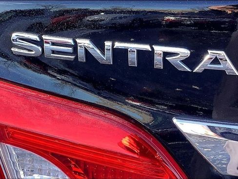 Used 2017 Nissan Sentra S image 9