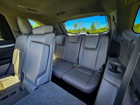 Used 2019 Toyota Highlander XLE AWD/4WD image 36