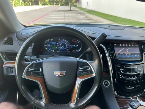 Used 2016 Cadillac Escalade Premium RWD image 39