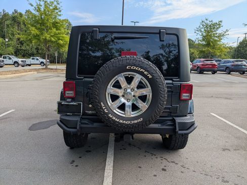 Used 2018 Jeep Wrangler Unlimited Sport AWD/4WD image 5