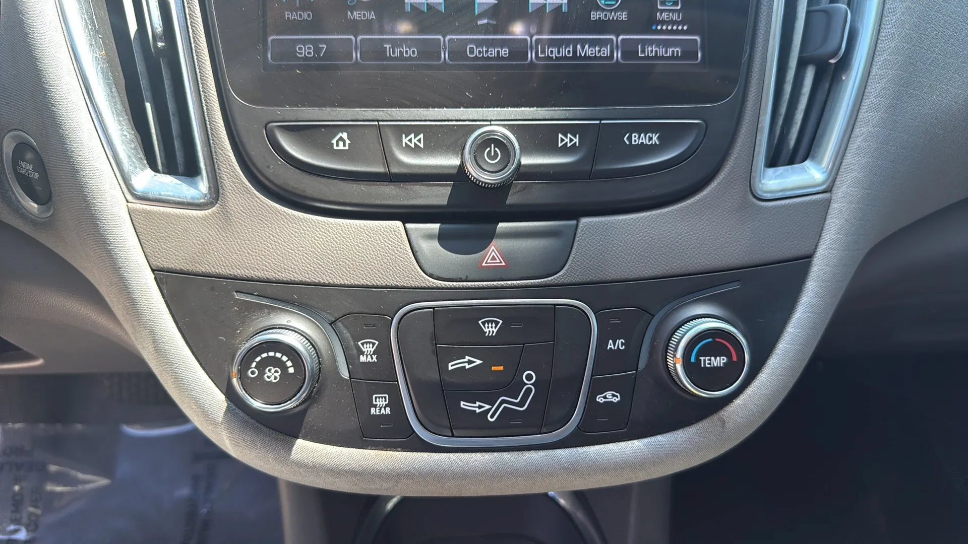 Used 2017 Chevrolet Malibu LT FWD image 35