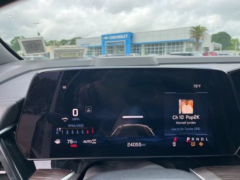 Used 2025 Chevrolet Suburban Z71 AWD/4WD image 23