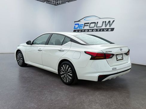 Used 2025 Nissan Altima 2.5 SV FWD image 5