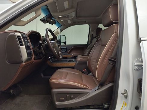 Used 2019 Chevrolet Silverado 2500 High Country w/ Duramax Plus Package image 4