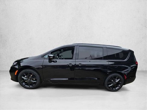 New 2026 Chrysler Pacifica Limited w/ S Appearance Package image 5