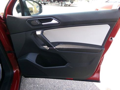 Used 2018 Volkswagen Tiguan SE image 25