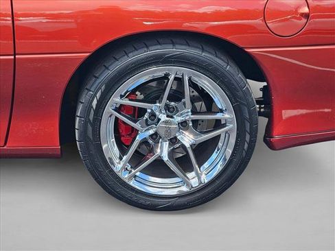 Used 2001 Chevrolet Camaro Z28 w/ SS Performance/Appearance Pkg RWD image 4
