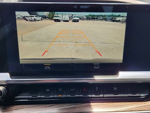 Used 2024 Chevrolet Silverado 1500 LT AWD/4WD image 16