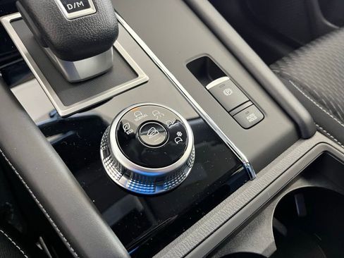 Used 2024 Mitsubishi Outlander ES image 9