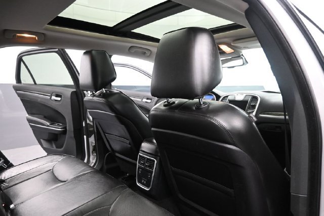 Used 2020 Chrysler 300 Limited RWD image 12