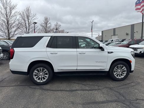 Used 2024 GMC Yukon SLT AWD/4WD image 2