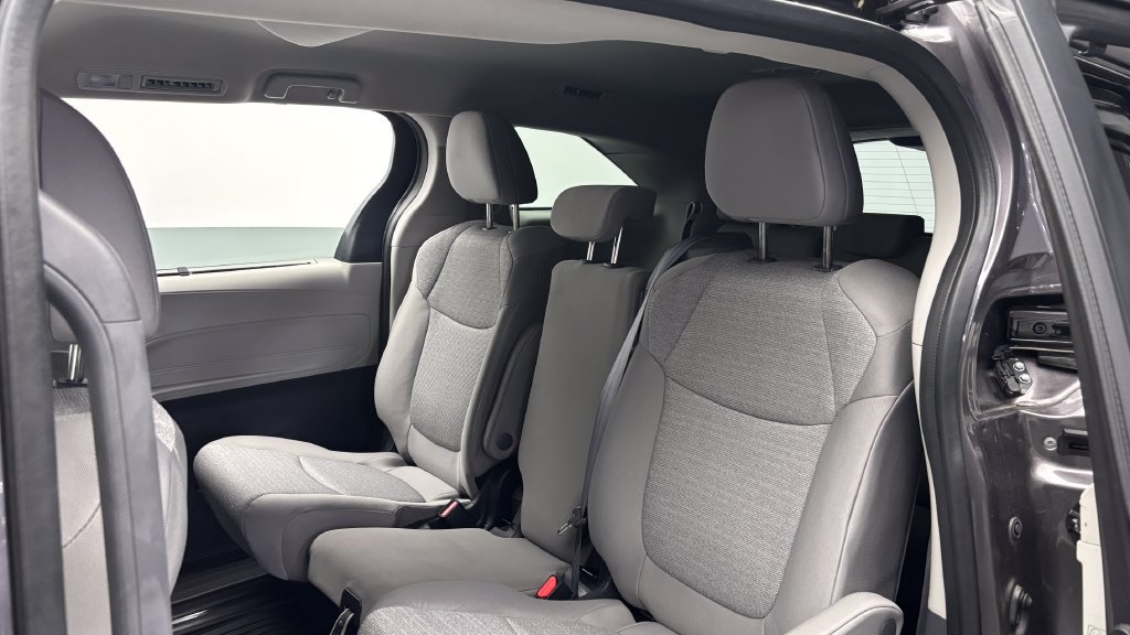 Certified 2024 Toyota Sienna LE FWD image 17