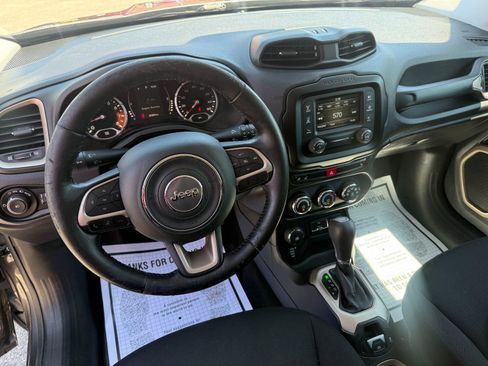 Used 2017 Jeep Renegade Latitude w/ Cold Weather Group AWD/4WD image 12