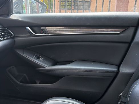 Used 2018 Honda Accord Sport image 7