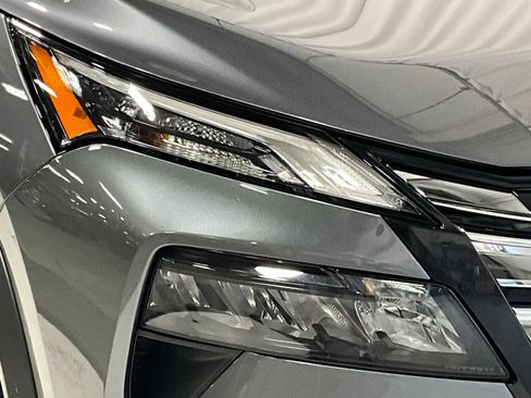 Used 2025 Nissan Rogue SV AWD/4WD image 26