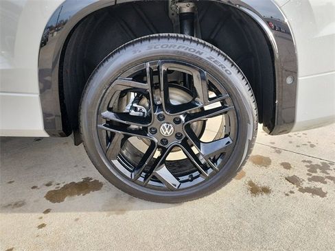 New 2026 Volkswagen Tiguan SE R-Line image 28