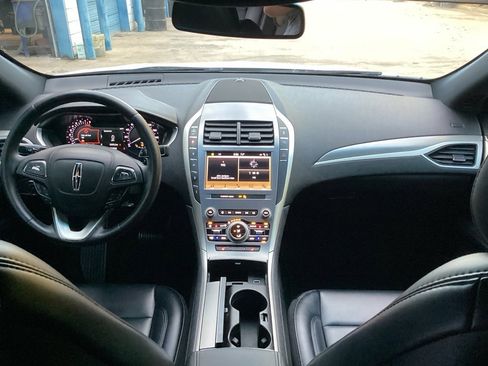 Used 2019 Lincoln MKZ Premiere image 38