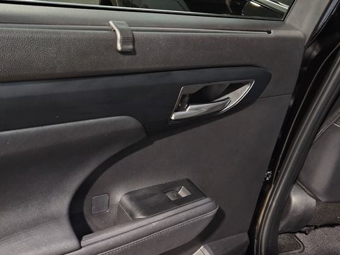 Used 2024 Toyota Highlander XLE image 35