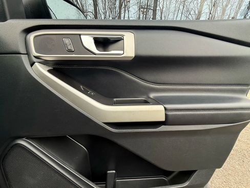 Used 2021 Ford Explorer XLT w/ Equipment Group 202A image 29