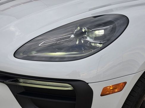Used 2026 Porsche Macan AWD/4WD image 11