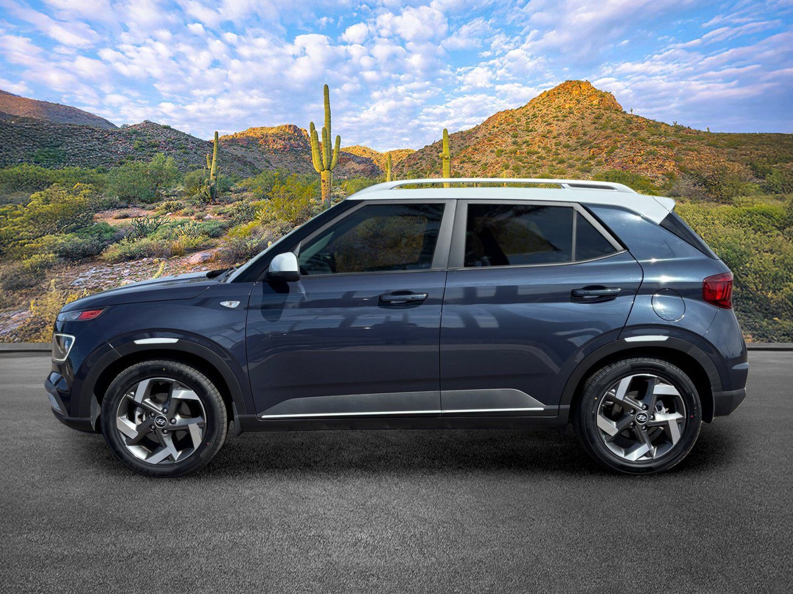 Used 2021 Hyundai Venue FWD image 7