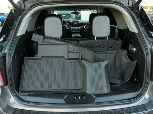 Used 2022 Ford Explorer XLT w/ Equipment Group 202A image 24