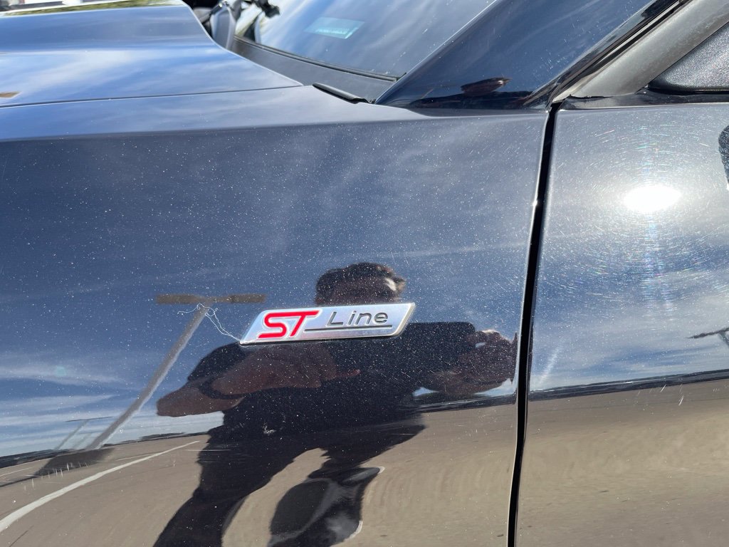 Used 2025 Ford Explorer ST-Line w/ ST-Line Street Pack AWD/4WD image 9