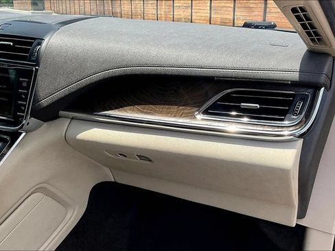 Used 2017 Lincoln Continental Reserve w/ Technology Package FWD image 16