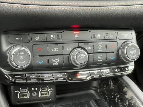 Used 2025 Dodge Durango R/T AWD/4WD image 34