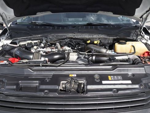 Used 2017 Ford F550 2WD Crew Cab Super Duty image 12