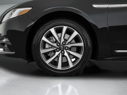 Used 2017 Lincoln Continental Reserve w/ Luxury Package image 48