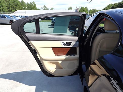 Used 2013 Jaguar XF RWD image 38